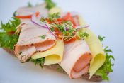 Rundstykke med kalkunpastrami