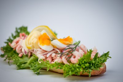 Baguette med reker og egg